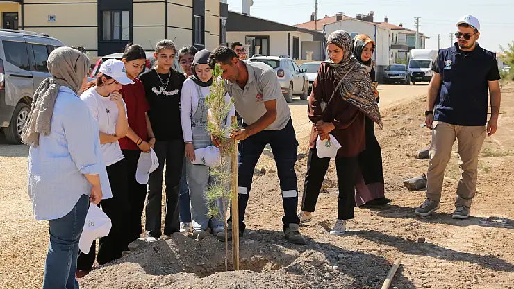 Meram'da umut yeşeriyor: Gençlerden fidan dikim etkinliği