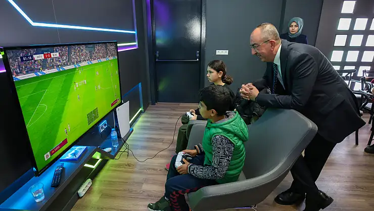 Meram E-spor merkezi depremzede çocukları ağırladı