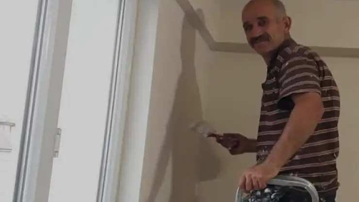Merdivenden düşen boyacı hayatını kaybetti