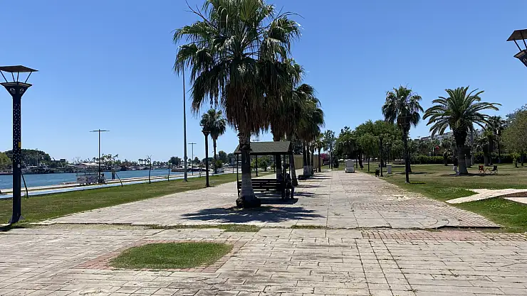 Mersin'de vatandaşlar park ve mesire alanlarında serinlemeyi tercih ediyor