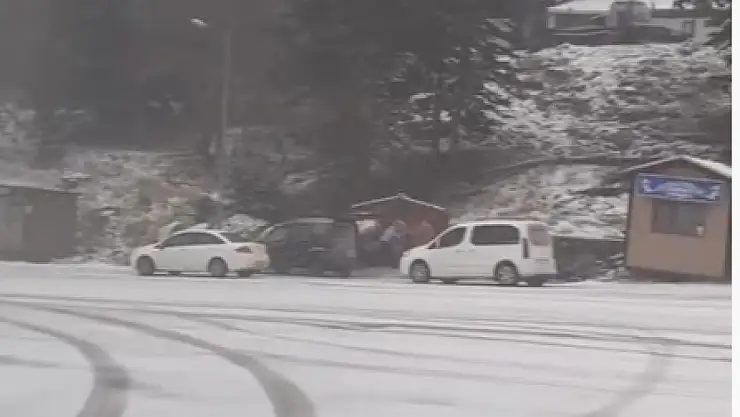 Meteoroloji'nin uyarısından sonra kar yağışı etkili oldu!