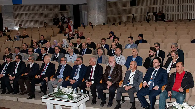 Mevlana Kültür Merkez'inde 'Uluslararası Mukayeseli Hukuk Sempozyumu' düzenlendi