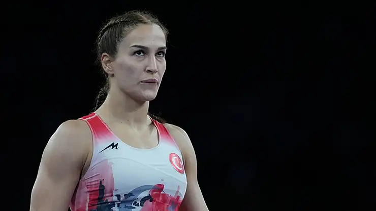 Milli güreşçi repesajda yarışacak