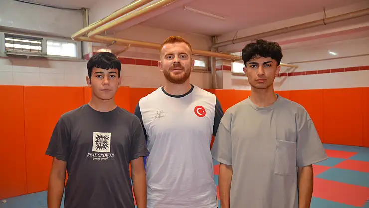 Milli Judocu öğretmen Mevlüt Akmaz, başarılarıyla öğrencilerine ilham oluyor