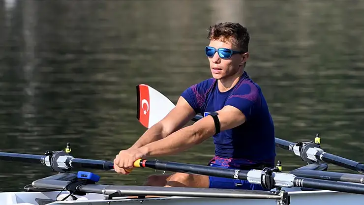 Milli Kürekçi Yiğit Doğukan Bozkurt'tan Paris'te çifte altın zafer
