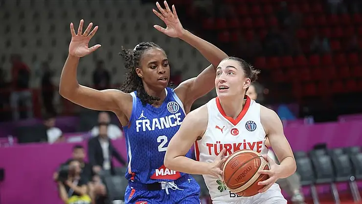 Milli Takım Fransa'ya son anlarda boyun eğdi!