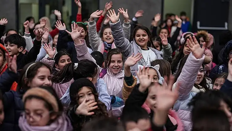 Milyonlarca öğrenci yarın tekrardan ders başı yapacak!
