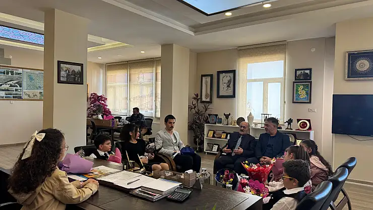 Minik başkan göreve hazır: Beyşehir'de 23 Nisan kutlaması!