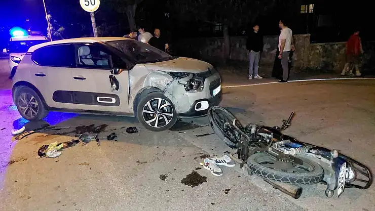 Motosiklet ile otomobil çarpıştı: 1'i ağır 2 yaralı