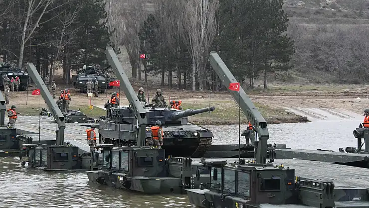 MSB 'durgun sularda geçiş' eğitimin görüntülerini paylaştı: Eğitimler tam not aldı!