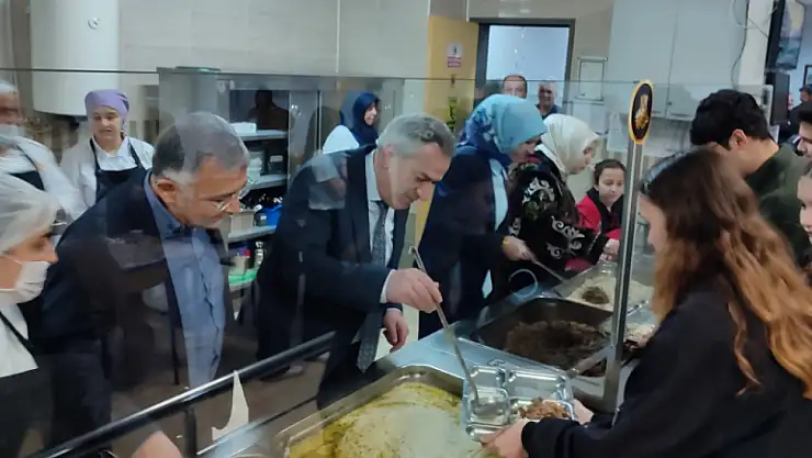 Müdür Korkmaz, iftarda  öğrencilerle bir araya geldi!