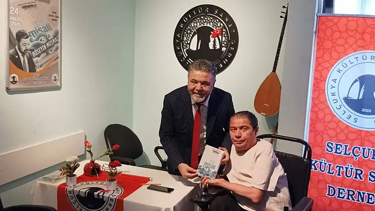 Muşmal 'Tarih profesörü olsam da edebiyatın çırağıyım'