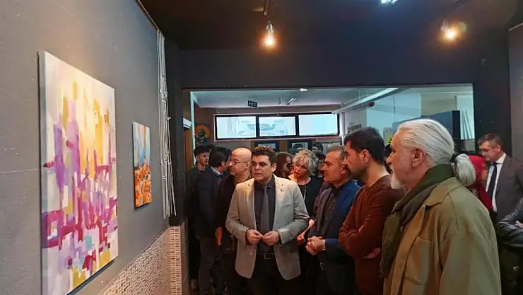 Mustafa Öztürk'ten Soyut Sanatın Dinamik Yansımaları