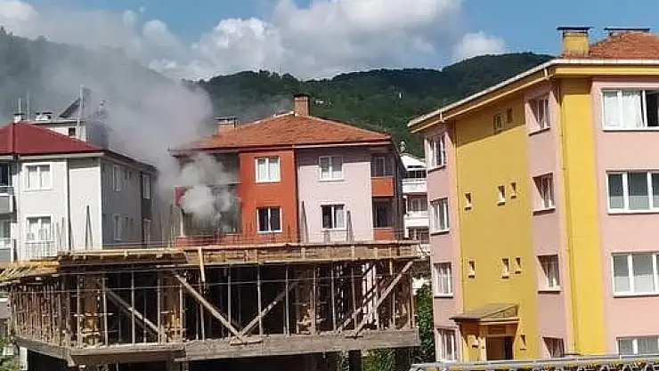 Mutfak tüpü patladı, ev yandı!