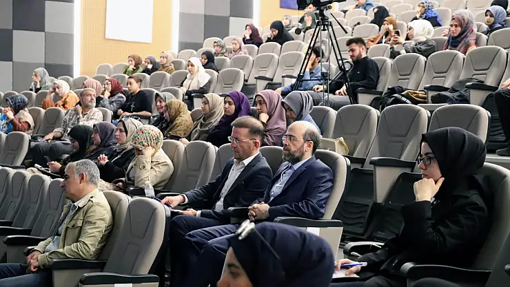 NEÜ'de 'İnsanlığın Değişim Serüveni ve Din' konuşuldu