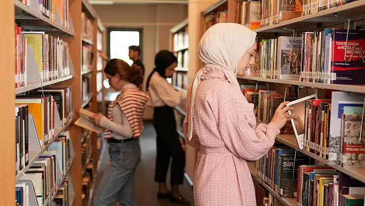Nüfusu kadar kitabı var! Konya'nın bu ilçesi Türkiye'ye örnek oldu