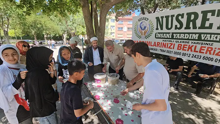 Nusret İnsani Yardım Vakfı'ndan Aşure ikramı