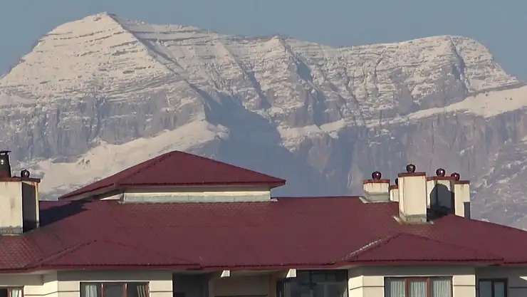 O ilde kar yağışı etkili oldu: Yamaçları beyaz örtü sardı!