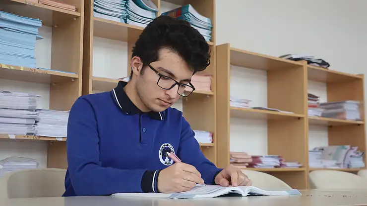 O öğrenci Türkiye 3'üncüsü oldu
