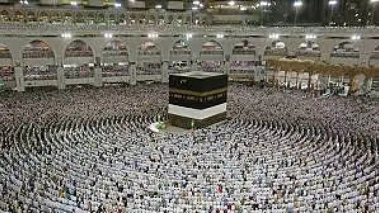 Mekke'de 1,8 milyon hacı, bayram namazı kıldı