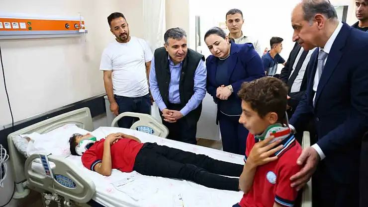 Öğrenci servisi kaza yaptı: 15 yaralı