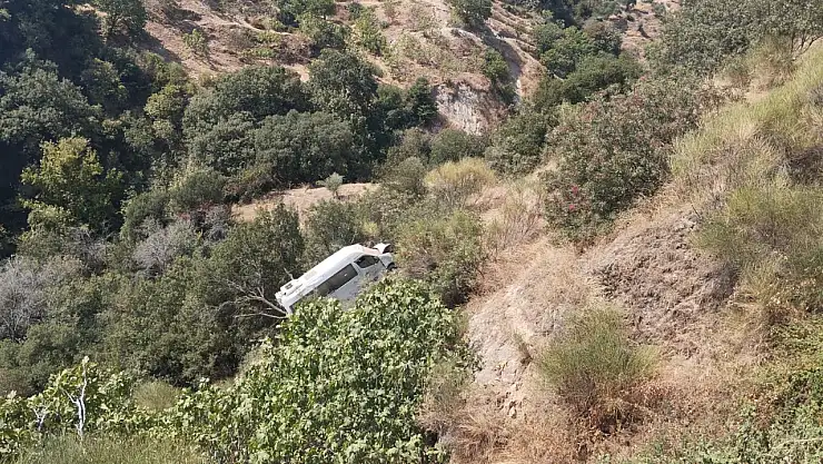 Öğrenci servisi uçuruma yuvarlandı: Çok sayıda kişi yaralandı