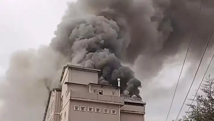 Öğrenci yurdunun çatısı yandı