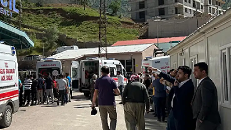 Öğrencileri taşıyan servis kaza yaptı: Çok sayıda yaralı var!