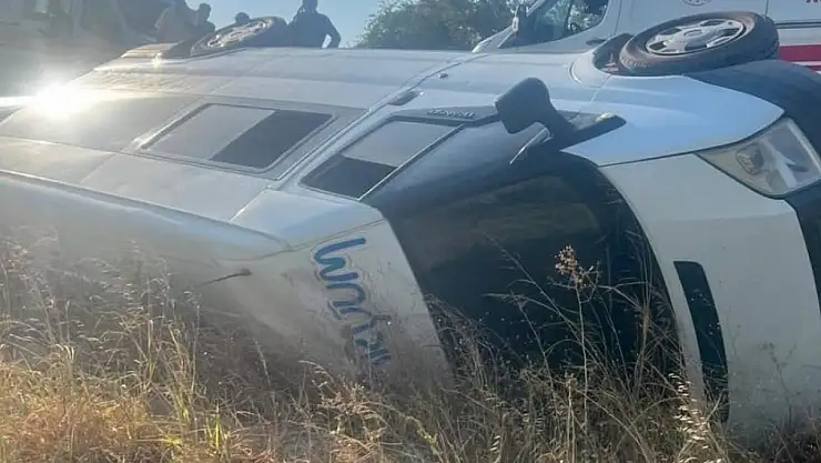 Öğrencileri taşıyan servis kaza yaptı: Çok sayıda yaralı var!