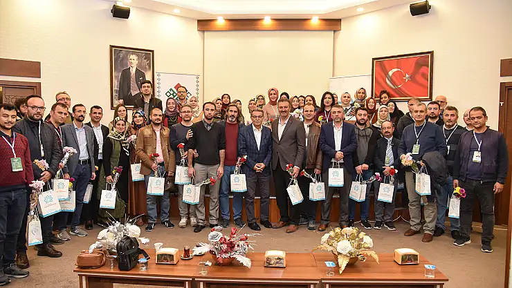 Öğretmenlerle buluşma toplantısına katıldı