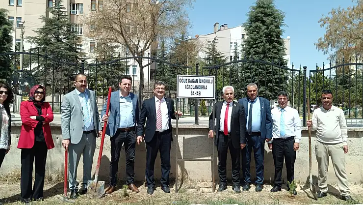 Oğuz Kaan İlkokulu minik öğrencileri 23 Nisan'ı coşkuyla kutladı