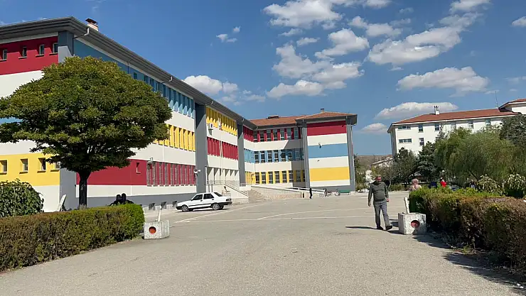 Okul bahçesinde arbede: Müdür darbedildi