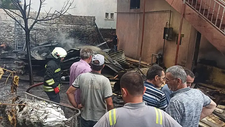Olay Konya'da yaşandı: Evinin önünü temizlerken komşusunun evini yaktı!