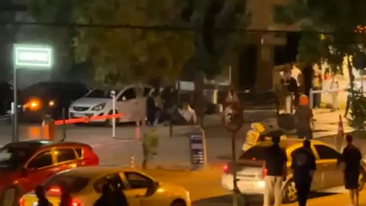 Öldüresiye darbedip kız arkadaşlarının aracıyla kaçtılar