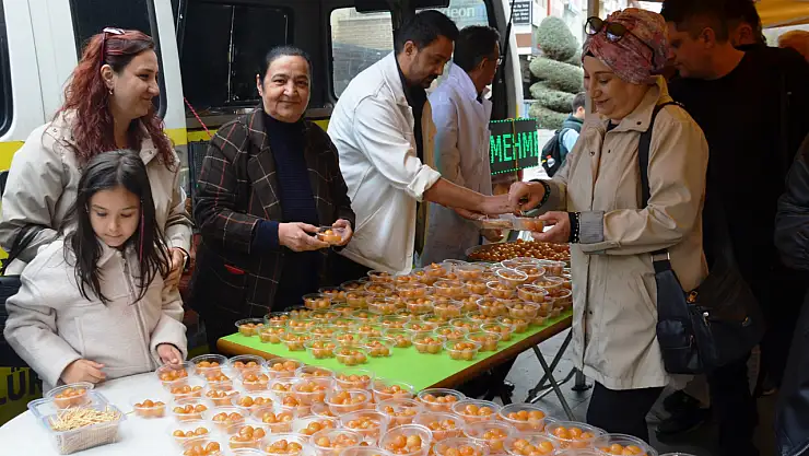 Ölümünün 1. yılında lokma dağıtıldı