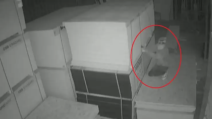 Önce çay demleyip içtiler sonra hırsızlık yaptılar