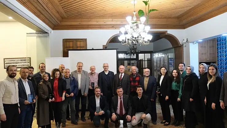 Önce iftar sonra plaket