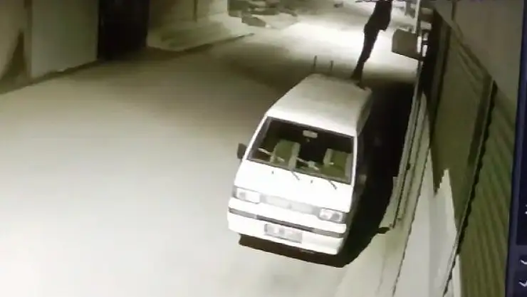 Önce inşaat malzemelerini sonra güvenlik kamerasını çaldı