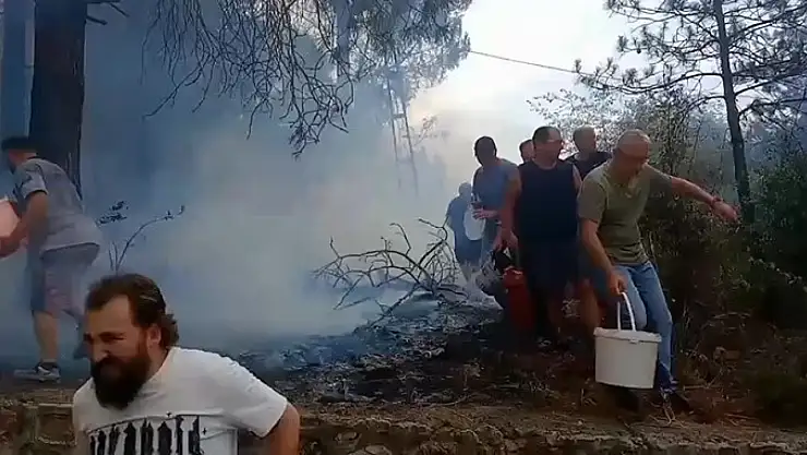 Orman yangınına mahalleli müdahale etti