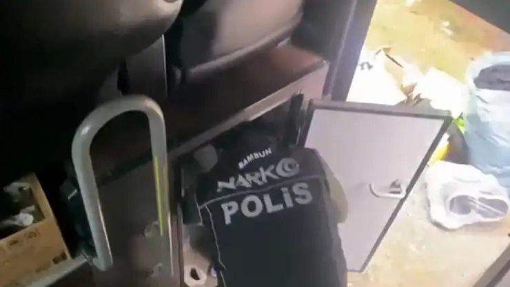 Otobüs tuvaletinde ele geçirilenler şaşkına çevirdi