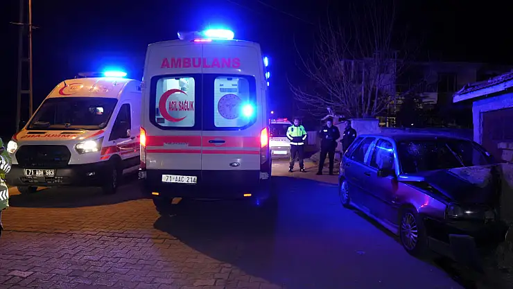 Otomobil bahçe duvarına çarptı: Çok sayıda yaralı var!