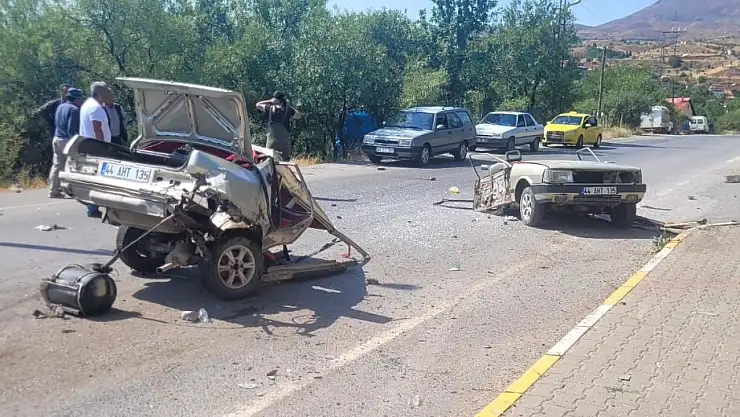 Otomobil elektrik direğine çarptı sürücüsü yaralandı