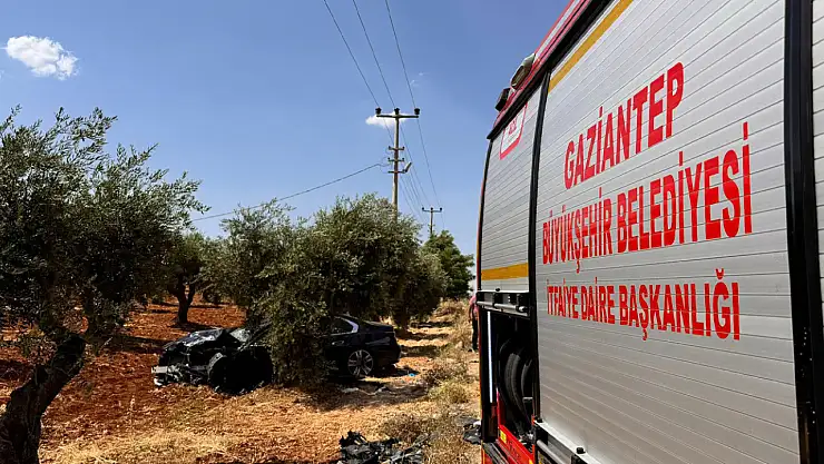 Otomobil ile hafif ticari araç çarpıştı: 2 ölü, 3 yaralı