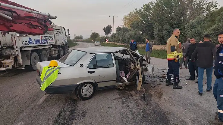 Otomobil ile hafif ticari araç çarpıştı: 6 yaralı