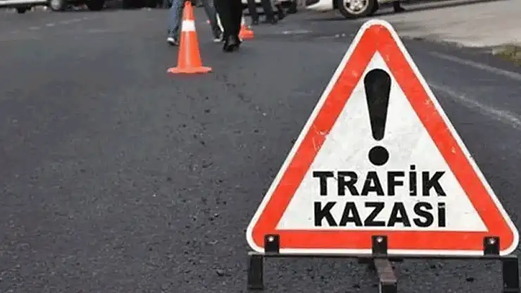 Otomobil ile kamyonet çarpıştı: 5 kişi yaralandı