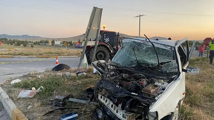 Otomobil ile traktör çarpıştı, 4 kişi yaralandı