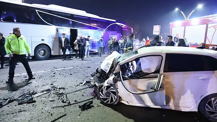 Otomobil ile yolcu otobüsü çarpıştı: Bir ölü!