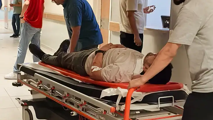 Otomobil kamyona çarptı: 1'i ağır 2 yaralı