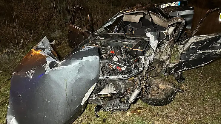 Otomobil şarampole devrildi: 2 ölü, 1 yaralı