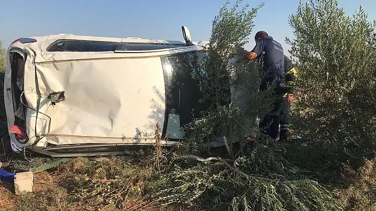 Otomobil şarampole devrildi